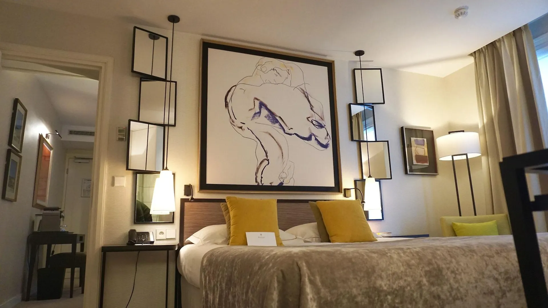 Hotel Balmoral Champs Elysees Paris