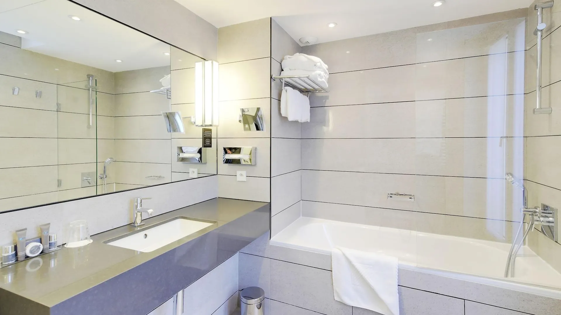 Hotel Balmoral Champs Elysees