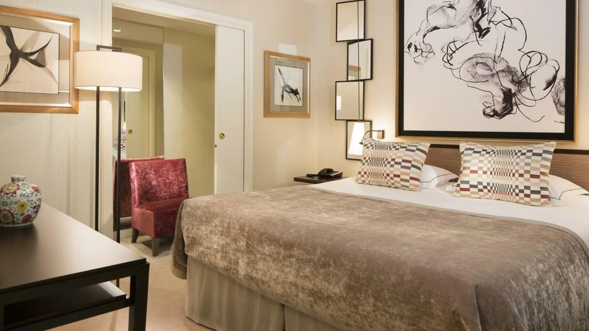 Balmoral Champs Elysees Hotel