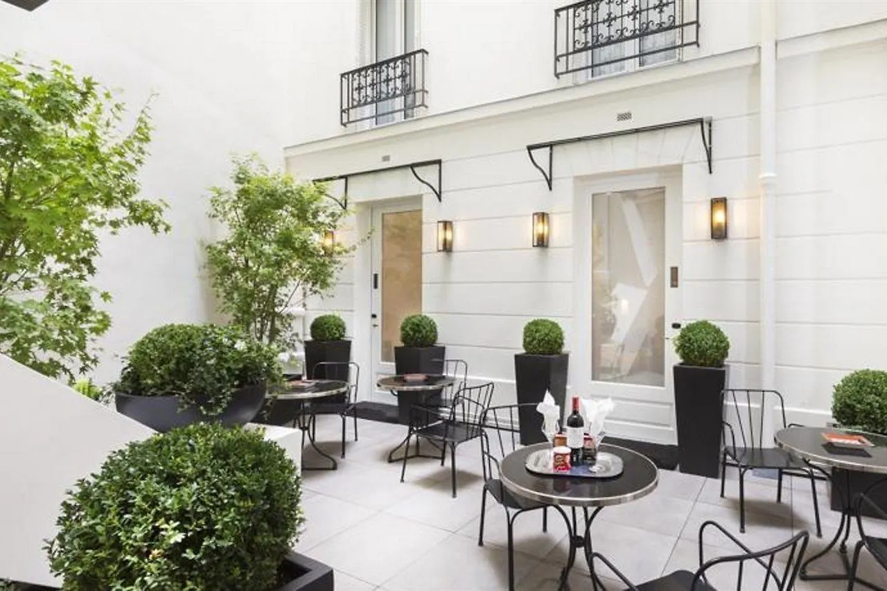 Hotel Balmoral Champs Elysees 4*